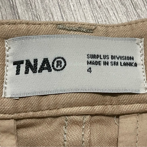 aritzia TNA beige supply cargo mini skirt - Picture 4 of 6